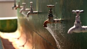 falta-de-agua-1200x675-1-300x169.jpeg